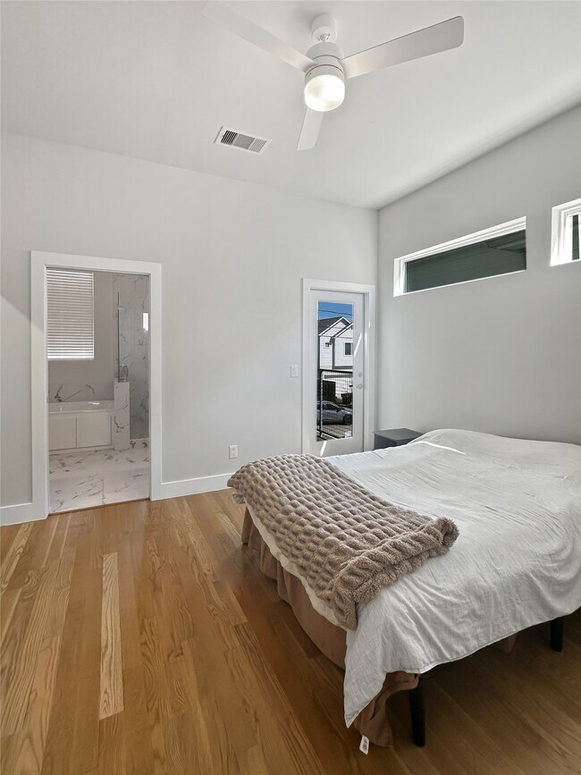 Building Photo - 4702 Oats St