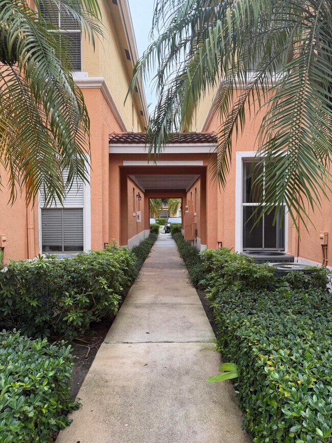 Building Photo - 3553 Forest Hill Blvd