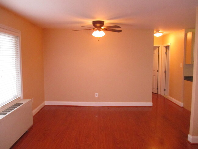 Building Photo - Beautiful 1 Bedroom Condo in Hyattsville!