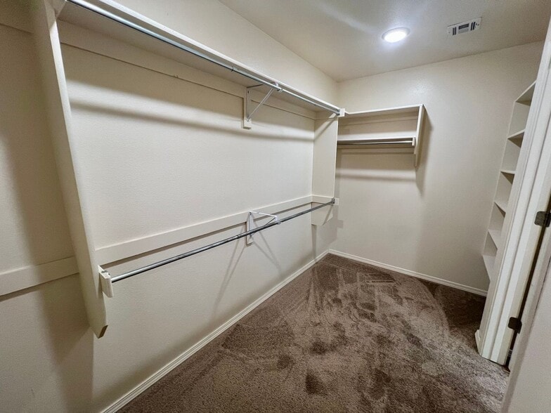 Building Photo - 601 Ridge Point Dr