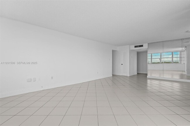 Building Photo - 18081 Biscayne Blvd