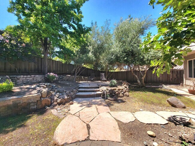 Building Photo - Spacious Beauty with Remodeled Kitchen and...