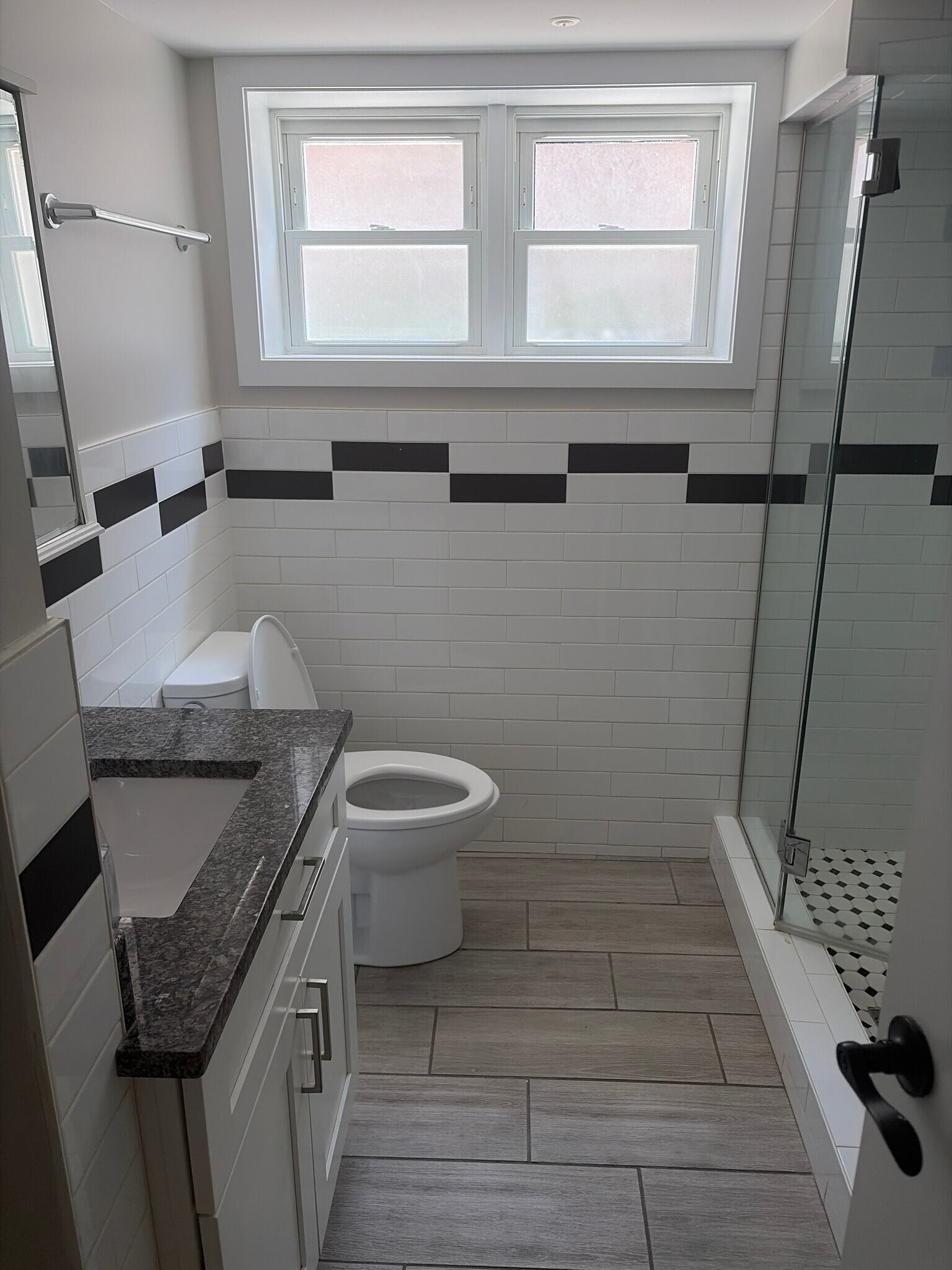 Building Photo - 8044 N Oriole Ave