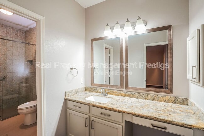 Building Photo - 1719 Village Townhome Dr