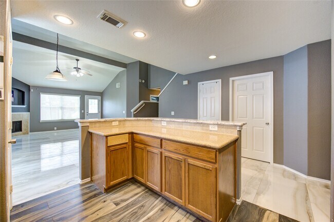 Building Photo - 5711 Kenwood