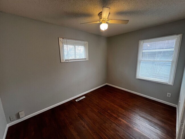 Building Photo - Freshly Painted 2-Bedroom with Refinished Hardwood Floors