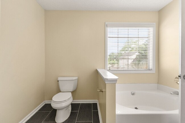 Building Photo - Charming Flowery Branch Home!