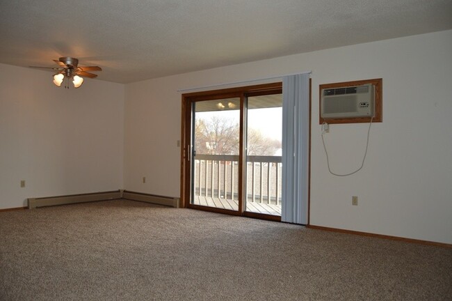 Fargo, ND Clearview Apartments | Living - Clearview