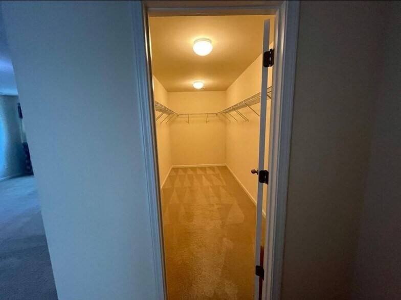 Building Photo - 10516 Ebbets Rd