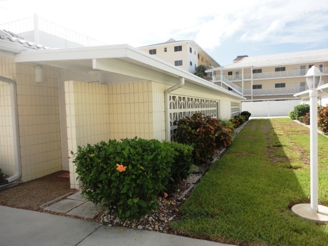 Building Photo - 1BR + Den with Murphy Bed/2BA Single level villa on the Beach!
