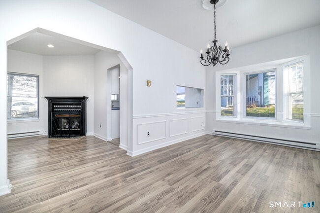 Building Photo - 905 Oronoke Rd