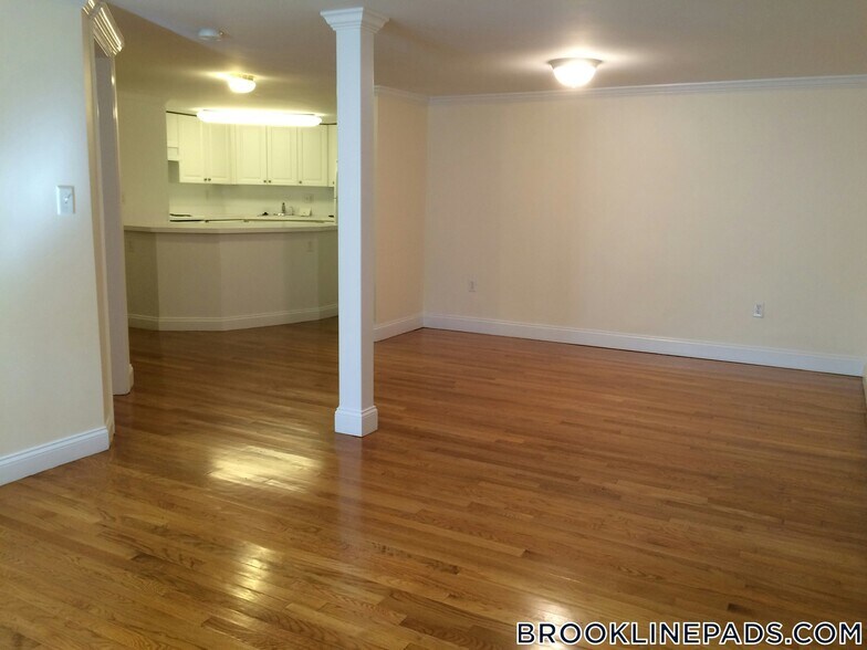 Building Photo - 1539 Beacon St