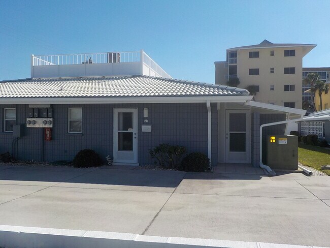 Building Photo - 1205 Tarpon Center Dr