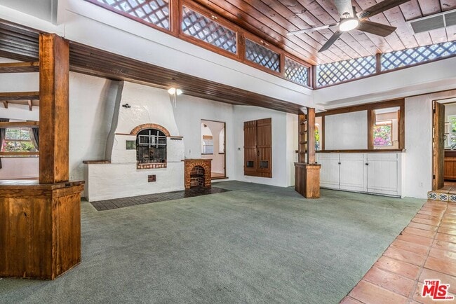 Building Photo - 12255 Addison St