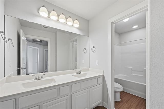 Building Photo - 9941 Ironhorse Dr