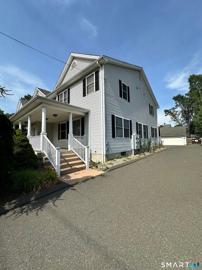 Building Photo - 179 Main St