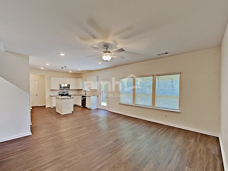 Building Photo - 529 Camp dr