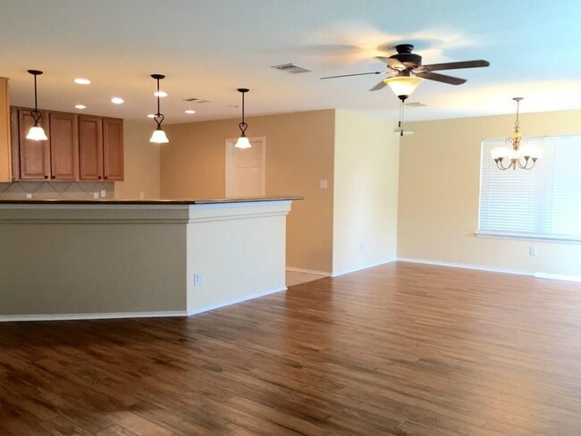 Building Photo - 2019 Woodway Dr