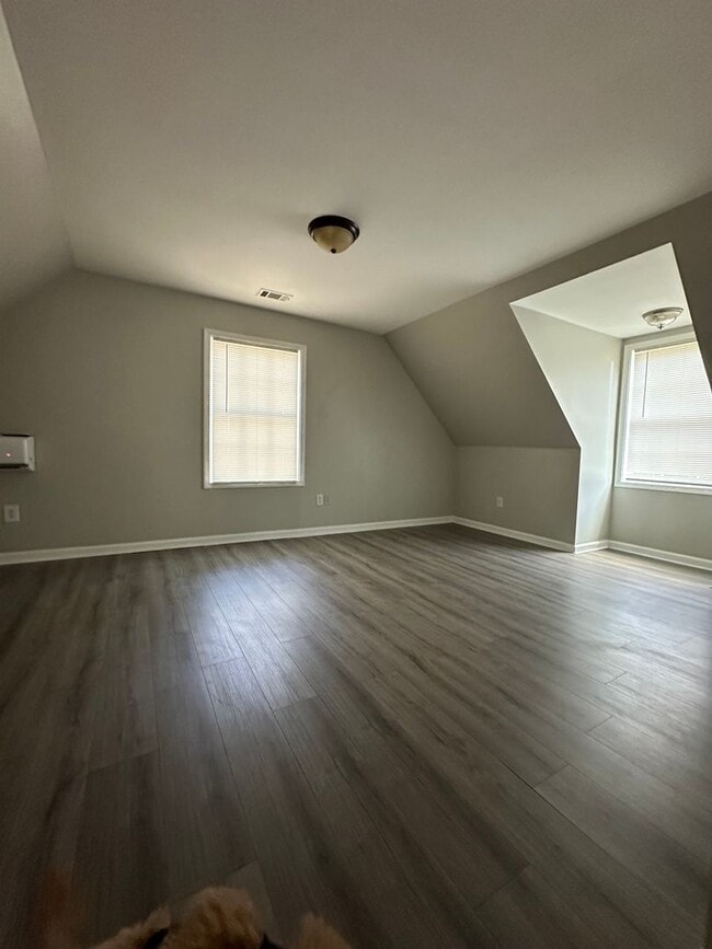 Building Photo - Large 4 bedroom home near Campus- Pre Lease for August 1st 2026