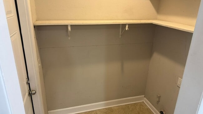 Building Photo - WINTER MOVE-IN SPECIAL: $500 OFF 1st MONTH'S RENT!**