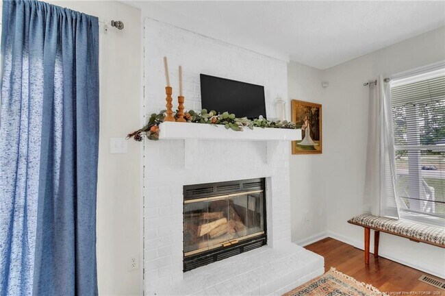 Building Photo - 5008 Shimmer Dr