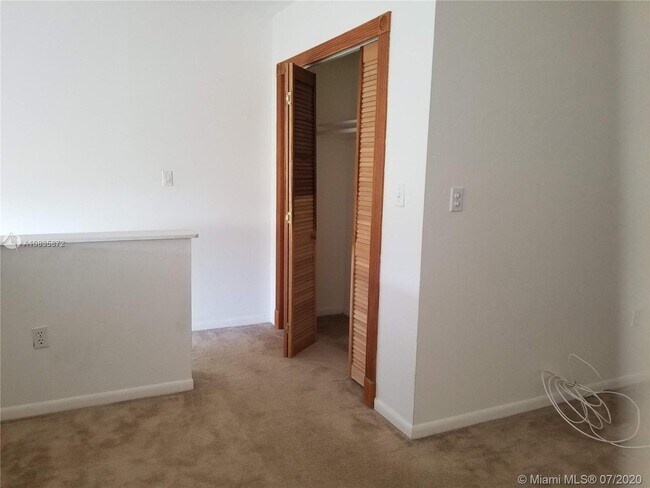 Building Photo - 6886 N Kendall Dr