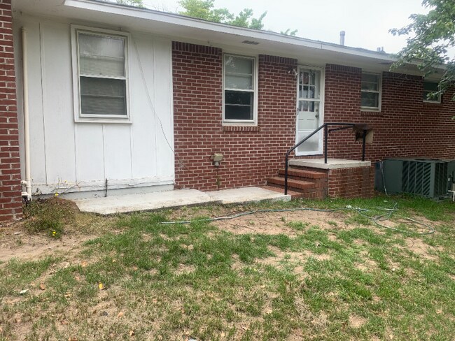 Building Photo - 2916 Walden Dr