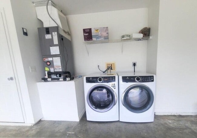 Building Photo - 1632 SE Chello Ln