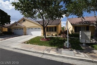 Building Photo - Single Story Townhome in Mountain Gate Community COMING SOON!