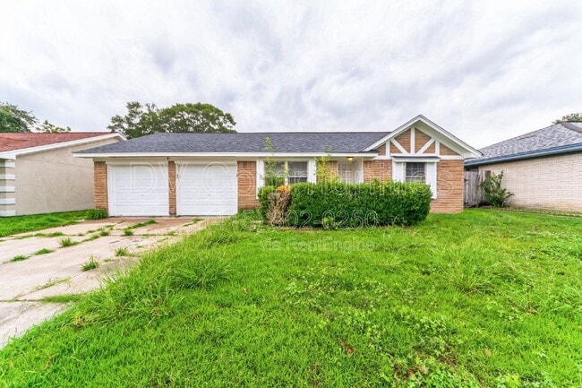 Building Photo - 700 Meadowglen Dr
