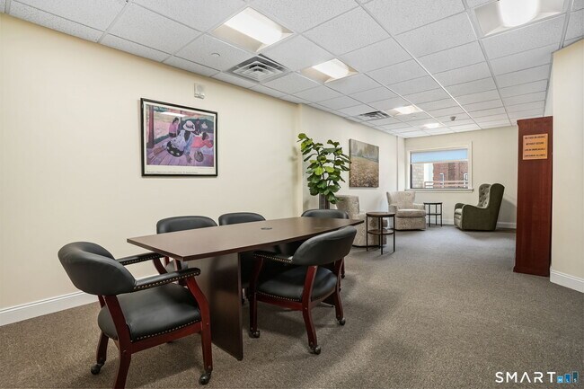 Building Photo - 143 Hoyt St