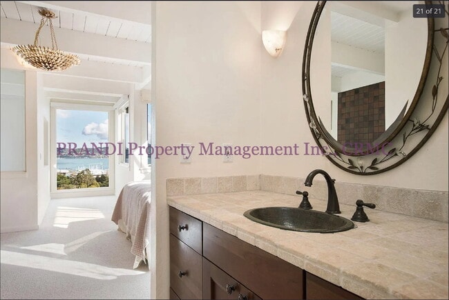 Building Photo - COMING SOON! Upgraded Townhouse with Spect...