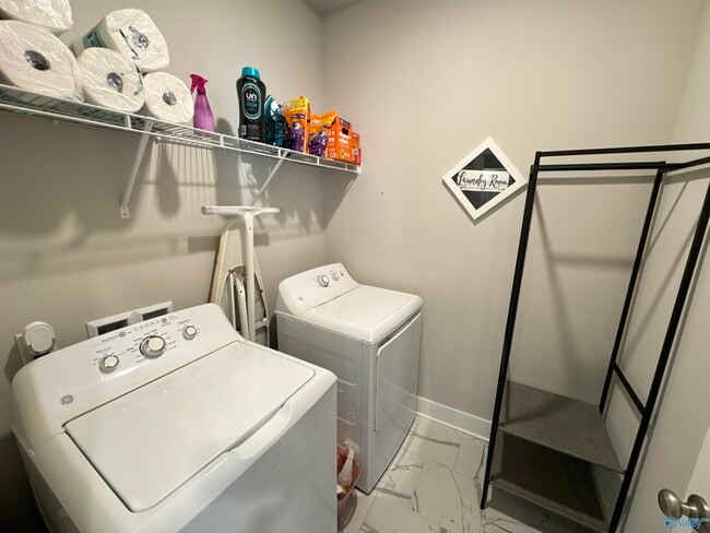 Building Photo - 414 Raleigh Elm Dr