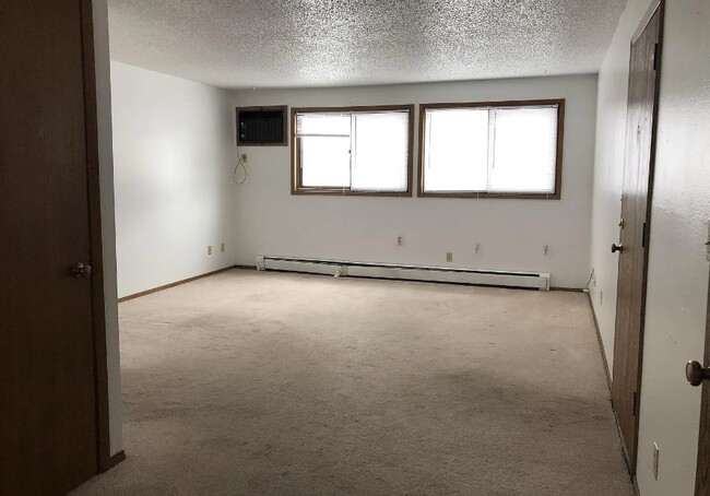 Building Photo - 441 Lindale Dr