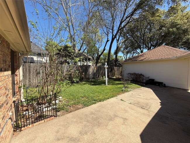 Building Photo - 12810 Apple Forest Trail