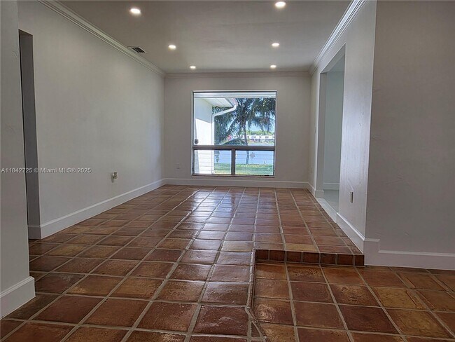Building Photo - 13920 Kendale Lakes Blvd