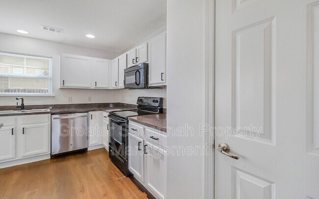 Building Photo - 40 Burnt Oak Rd