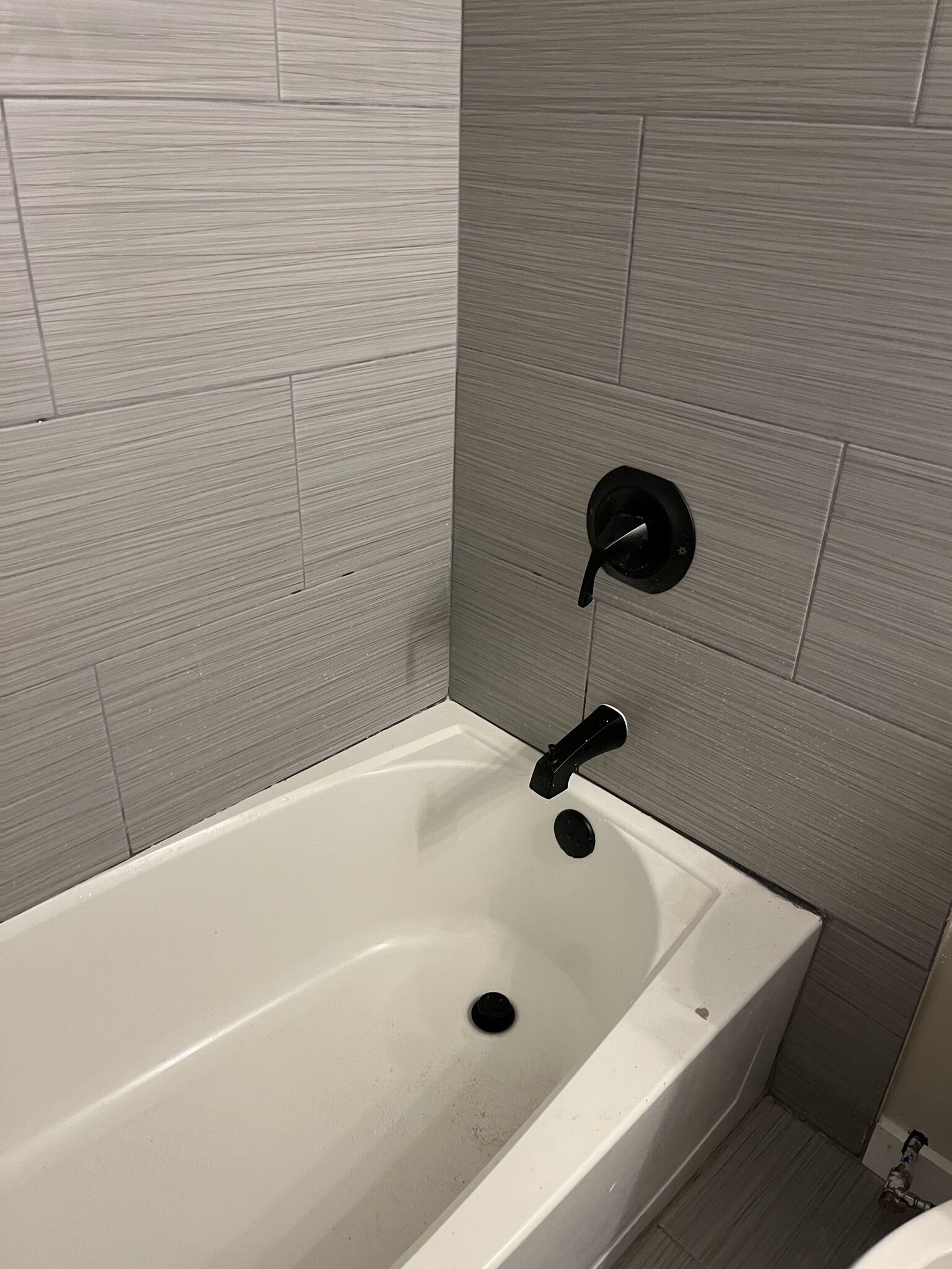 Bathtub - 2741 Jones Ave