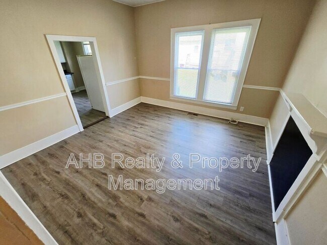 Building Photo - 511 S Flanner St