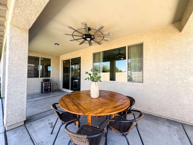 Building Photo - "Spacious 4-Bedroom, 2.5-Bathroom Home in Mesa del Sol!"