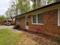 Building Photo - 1121 Black Rd