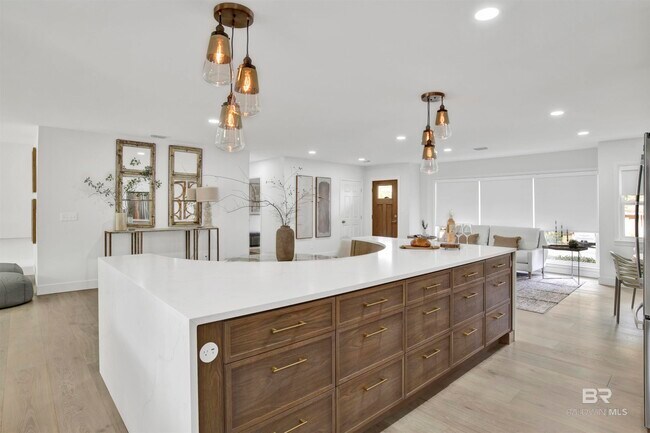 Building Photo - 380 S Church St