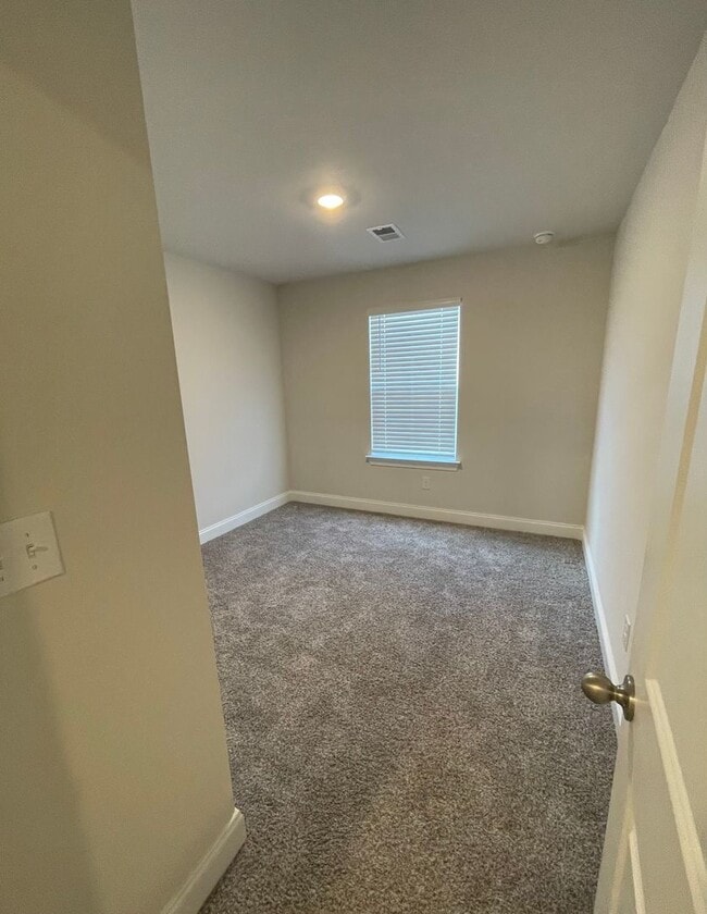 Building Photo - 4528 Skywood Ln