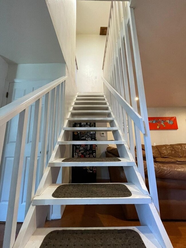 Building Photo - Prelease - 2bd/1.5ba Laminate flooring - Avail. July 2026