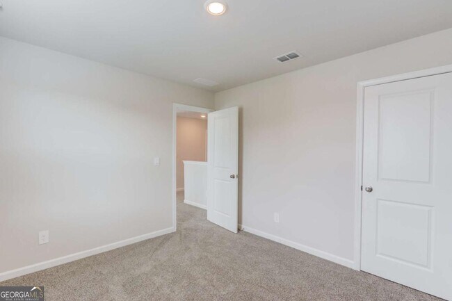 Building Photo - 1325 Lyon Wy Dr