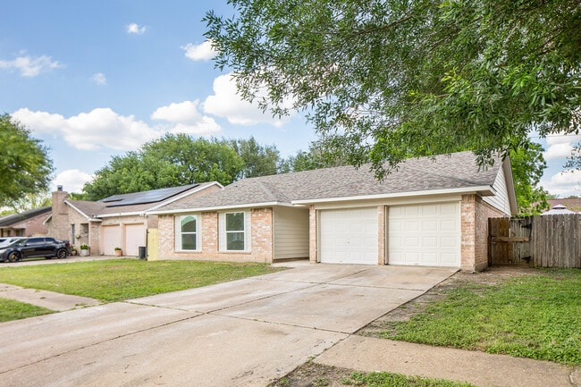 Building Photo - 10814 MacKenzie Dr