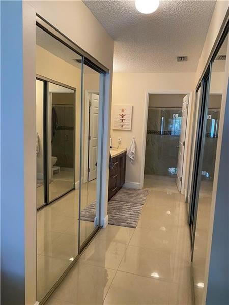 Building Photo - 8615 Jasmine Way