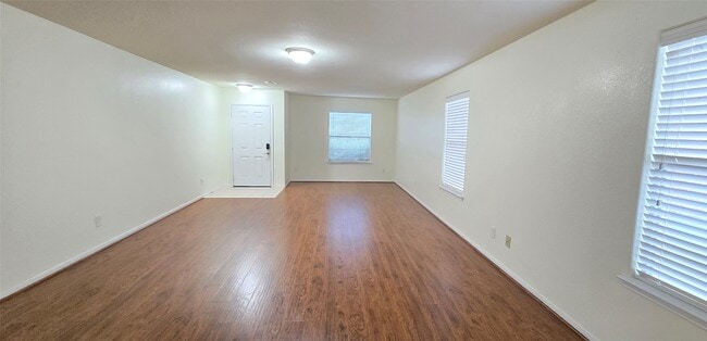 Building Photo - 15215 Benson Landing Dr