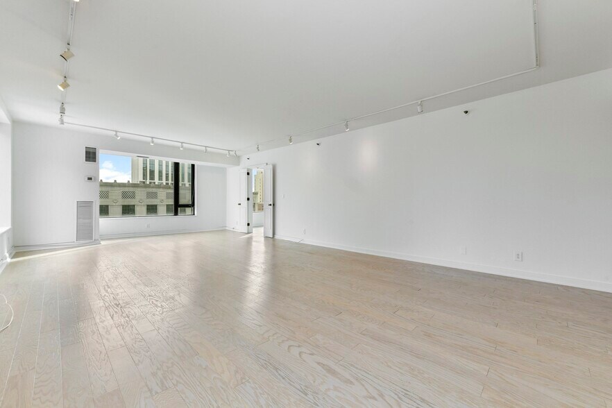 Building Photo - 220 Boylston St