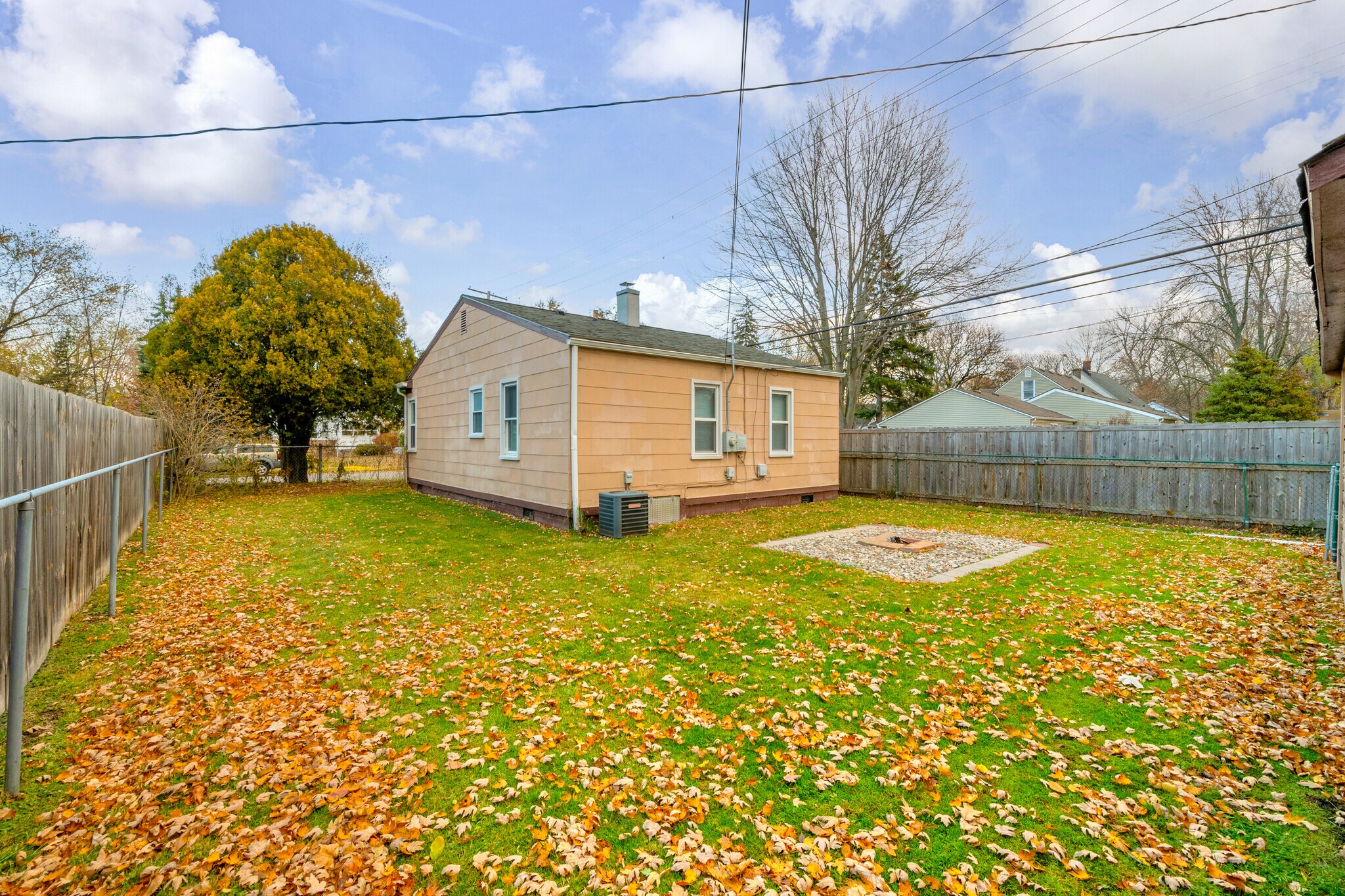 Building Photo - 1824 Wordsworth St